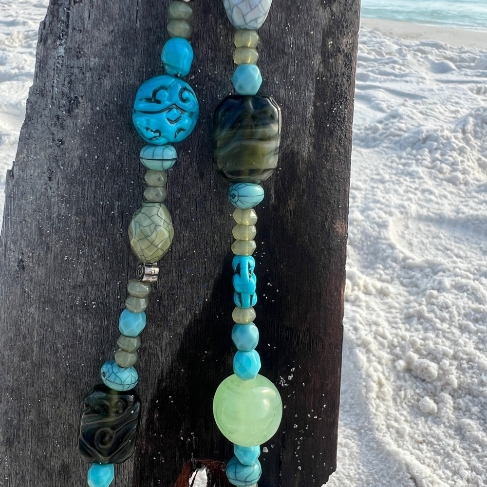 Signed Monet Carved Jade Turquoise Molded glass Necklace Vintage - Picture 16 of 16